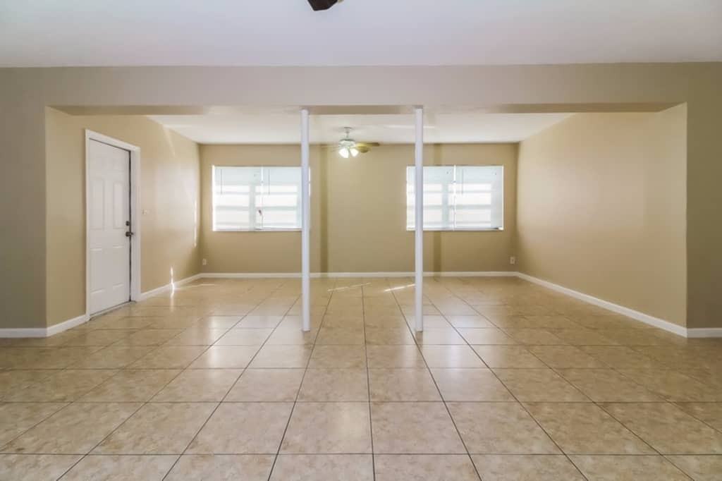 960 Nw 181st St - Photo 3 of 22