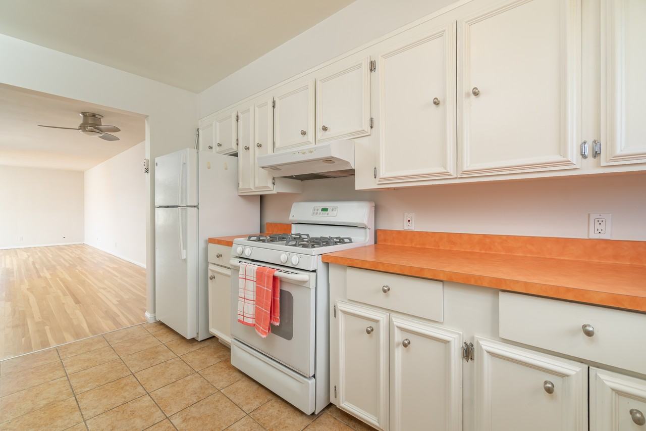 506 Spring Street #B - Photo 3 of 15