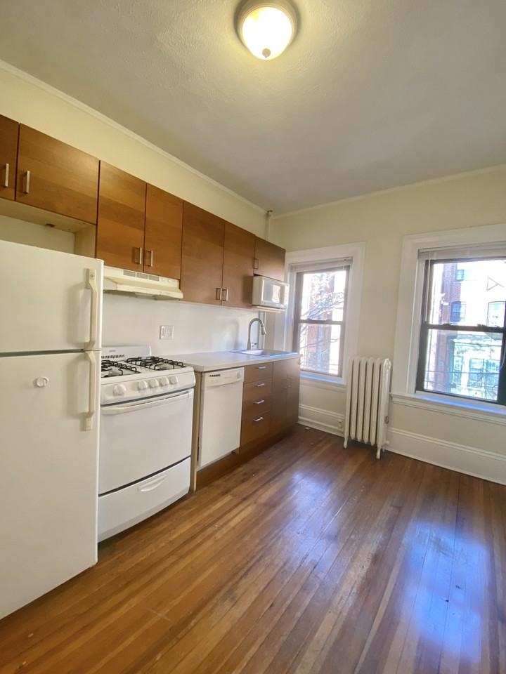 Newbury St. & Charlesgate West #2R - Photo 6 of 21