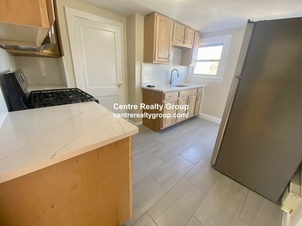 1499 Hyde Park Ave #3 - Photo 4 of 12