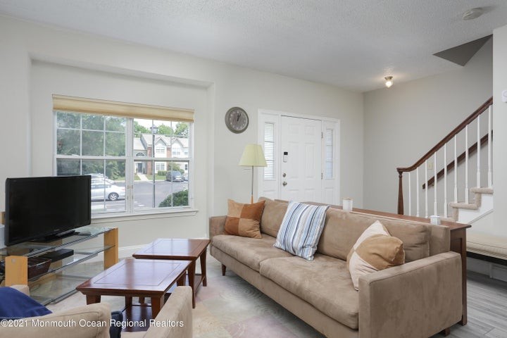 92 Cranbrook Ct - Photo 2 of 25