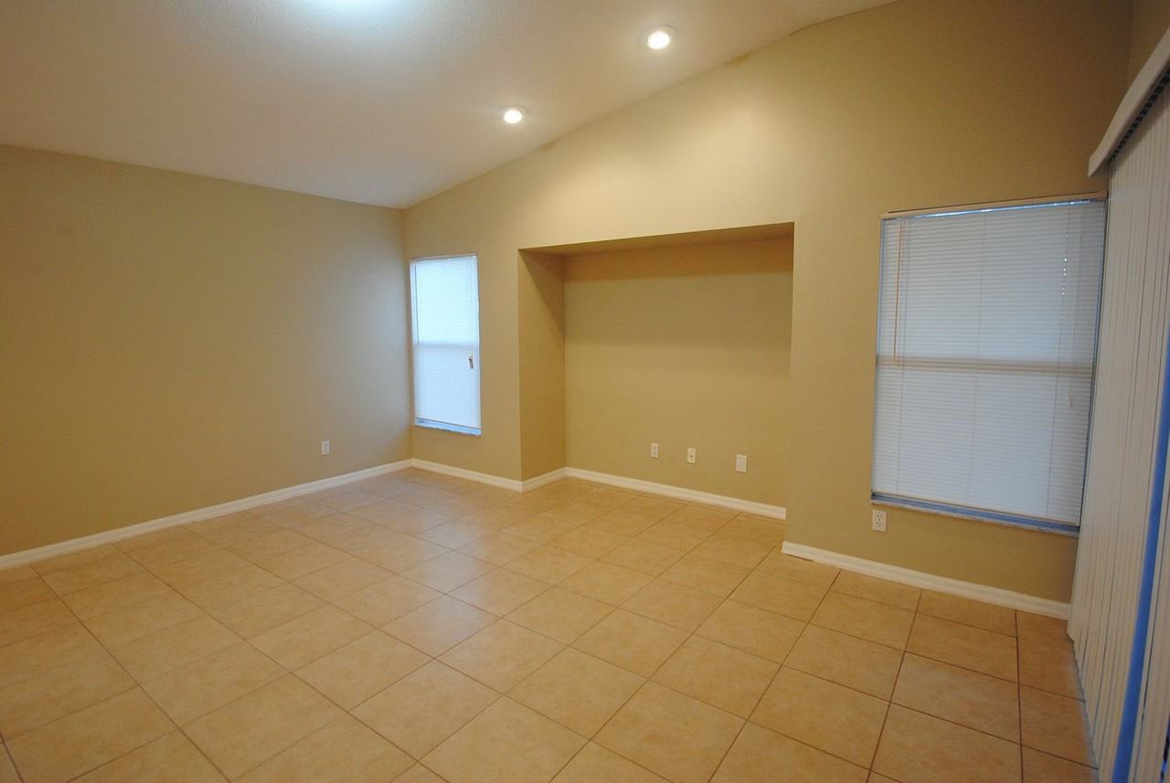 704 Tuscanny St - Photo 3 of 14