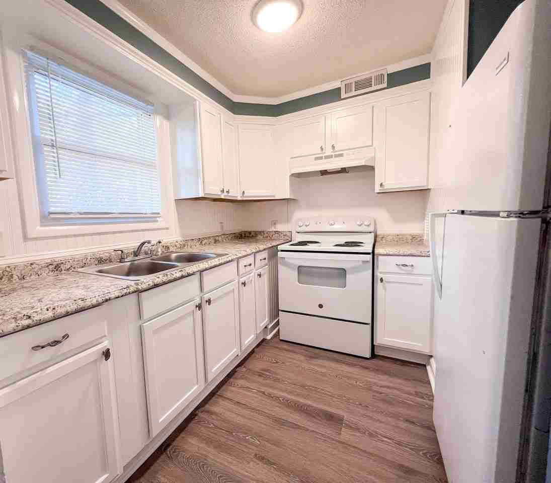 125 Sierra PlaceBuilding 1 #1-201 - Photo 3 of 11