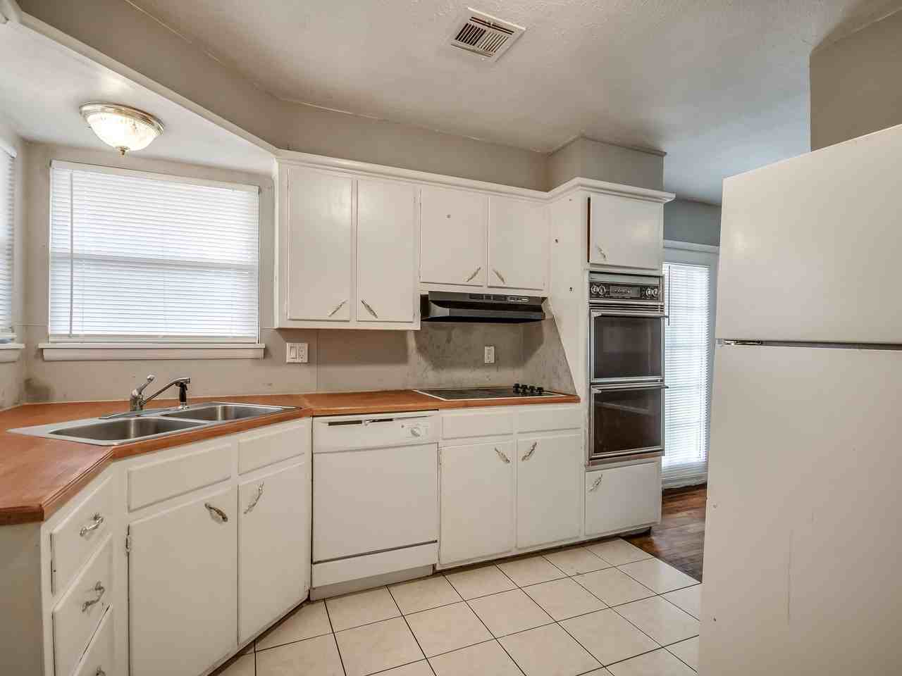 5004 S Broadway Pl #1 - Photo 6 of 12