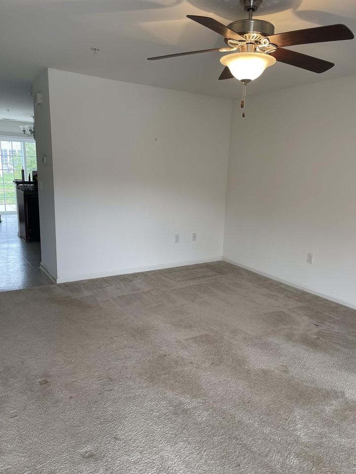 512 Stockbridge Ct #1 - Photo 2 of 14