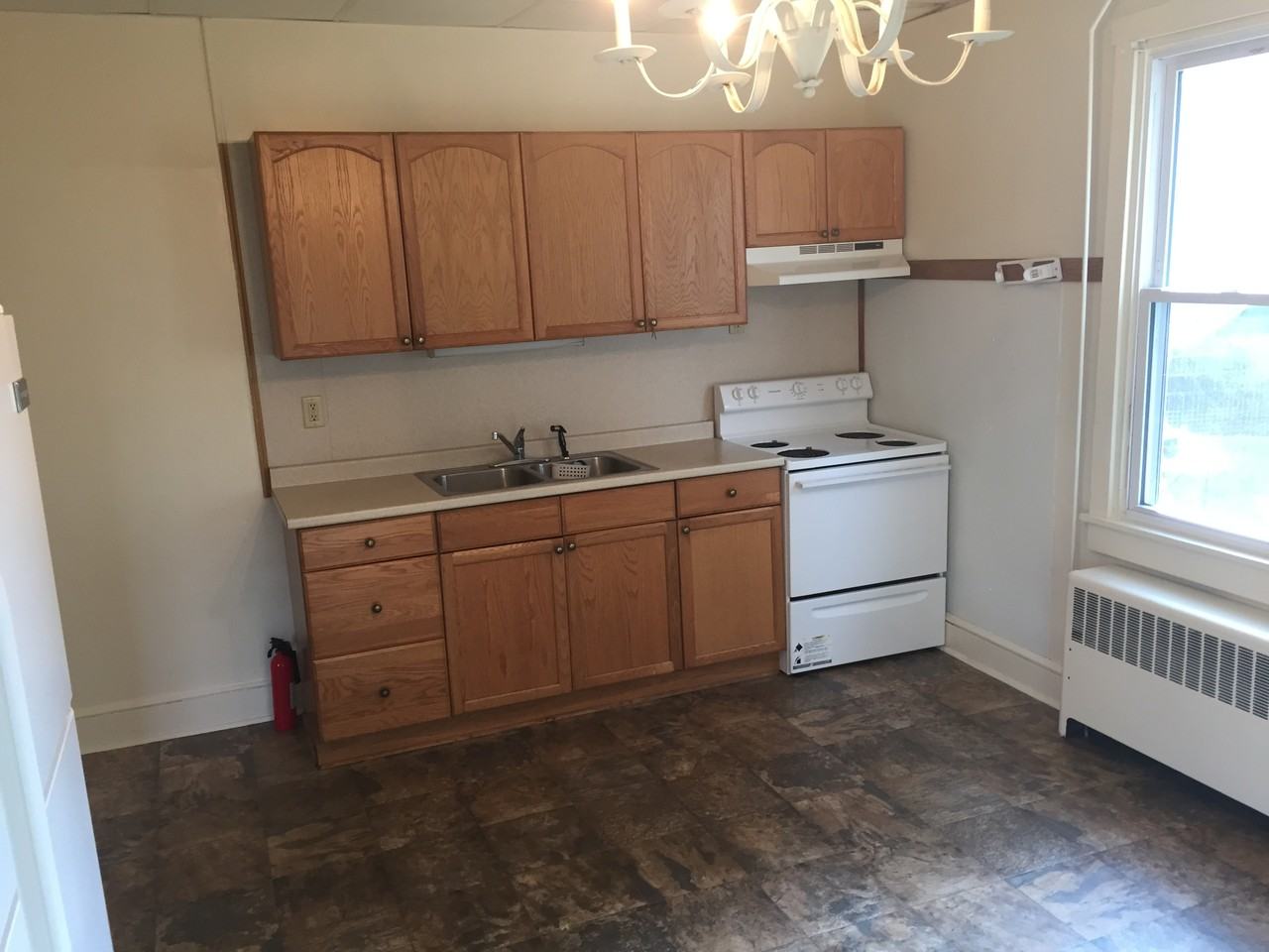 319 N State St - Photo 2 of 10