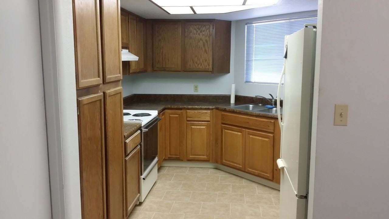 9201 N 47th Dr - Photo 2 of 9