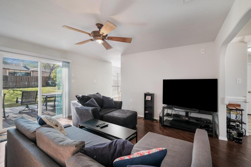 15107 Kamary Ln - Photo 4 of 18