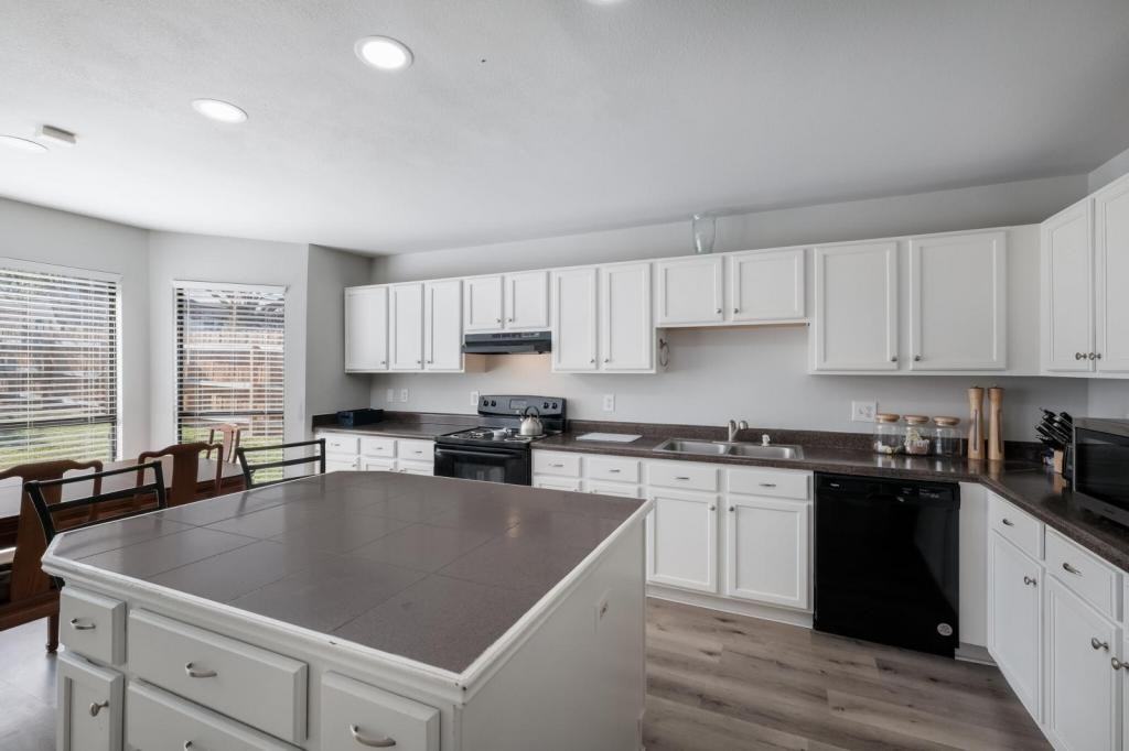 15107 Kamary Ln - Photo 7 of 18