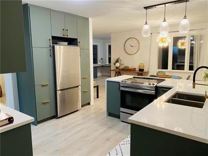 899 Sherburn St - Photo 3 of 24