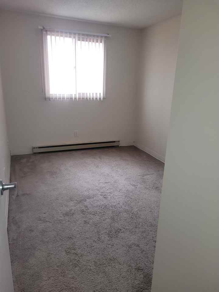 191 Greenway Crescent West #321 - Photo 2 of 7