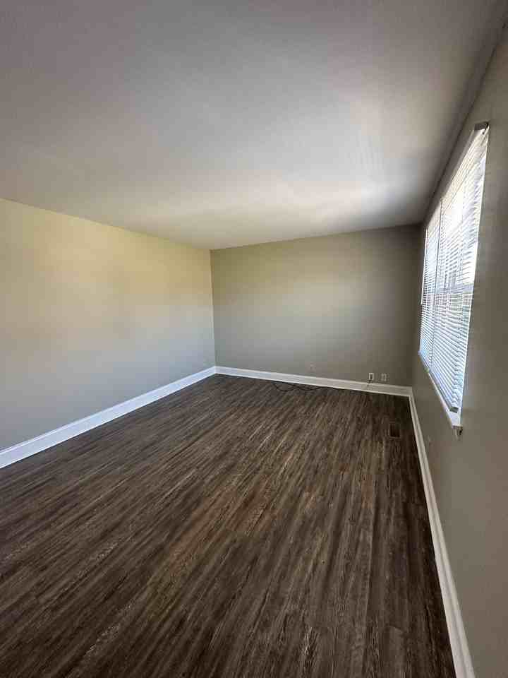 335 Woodale Dr - Photo 3 of 18