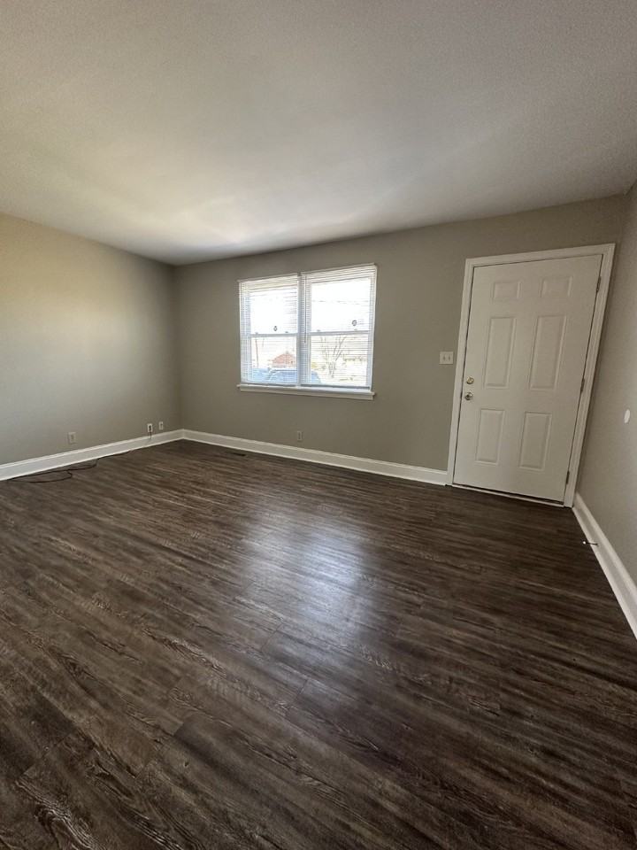 335 Woodale Dr - Photo 4 of 18