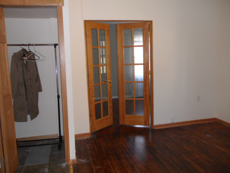 1812 Munster Ave - Photo 2 of 9