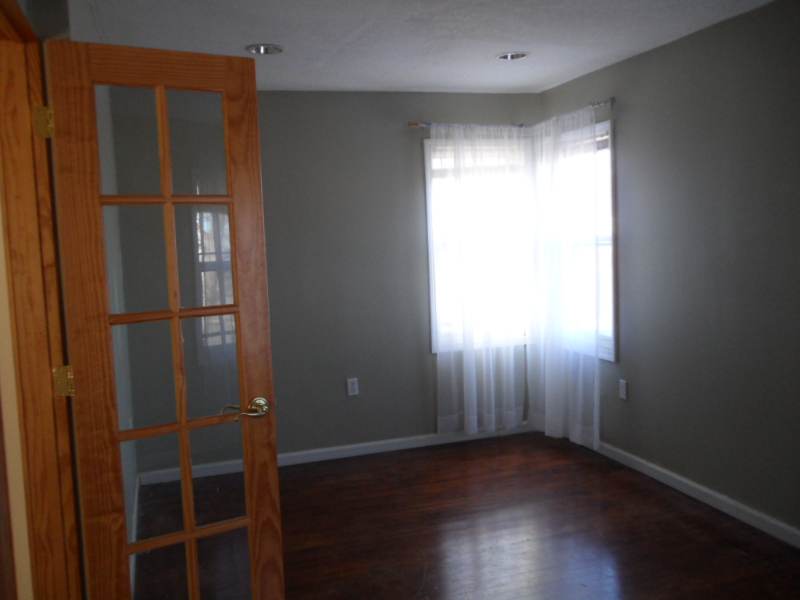 1812 Munster Ave - Photo 3 of 9