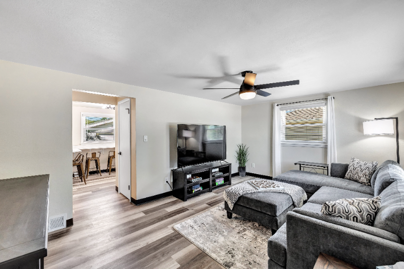 1842 12th Ave - Photo 2 of 30