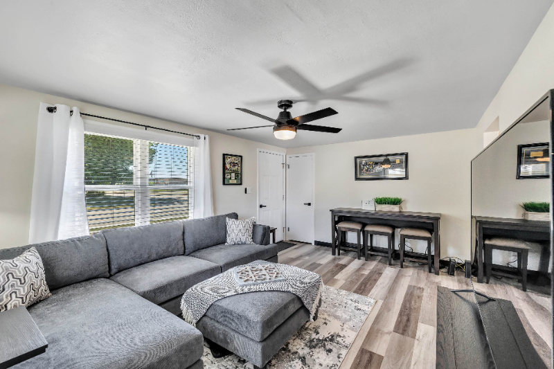 1842 12th Ave - Photo 3 of 30