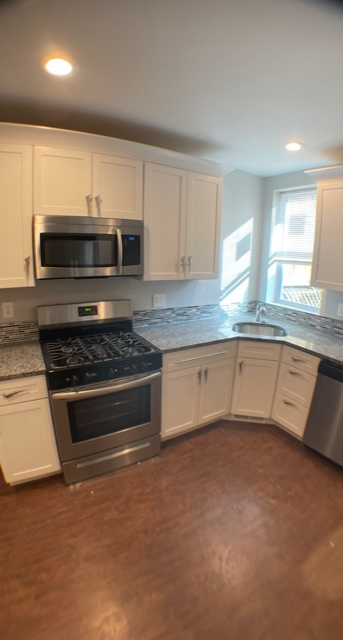 3510 Leech St - Photo 5 of 34