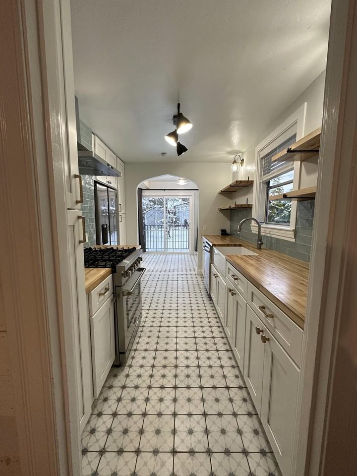 608 Neal St #1 - Photo 2 of 18