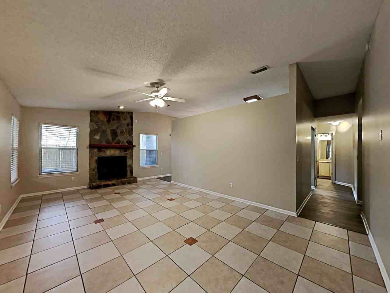 1212 Cove Landing Dr - Photo 3 of 17