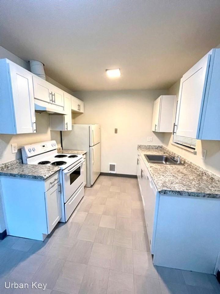 1033 SW 148th St - Photo 2 of 13