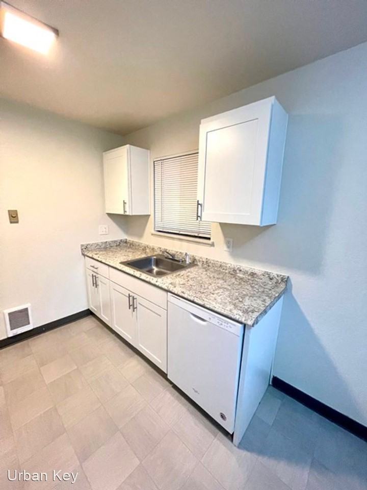 1033 SW 148th St - Photo 3 of 13