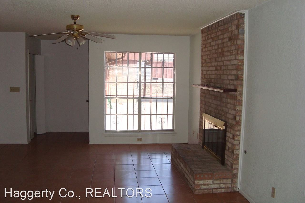 10437 Seawood Dr - Photo 3 of 17