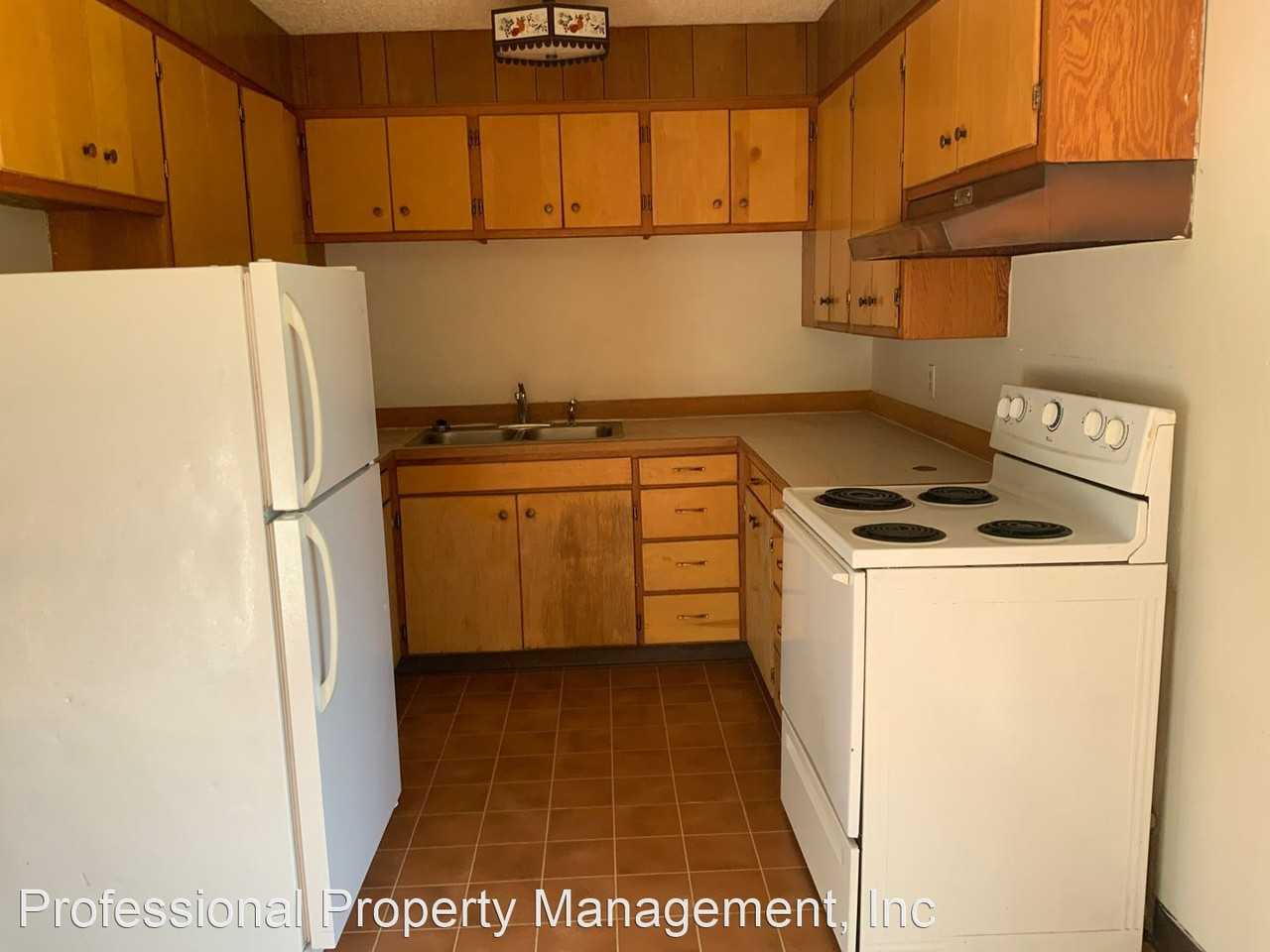 816/818 Whitaker Dr - Photo 2 of 9