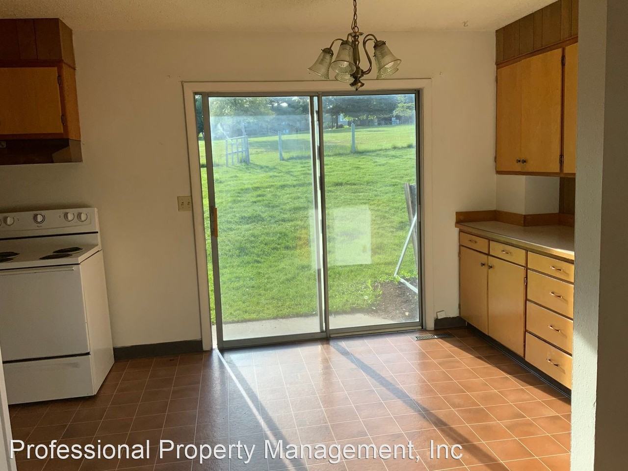 816/818 Whitaker Dr - Photo 3 of 9