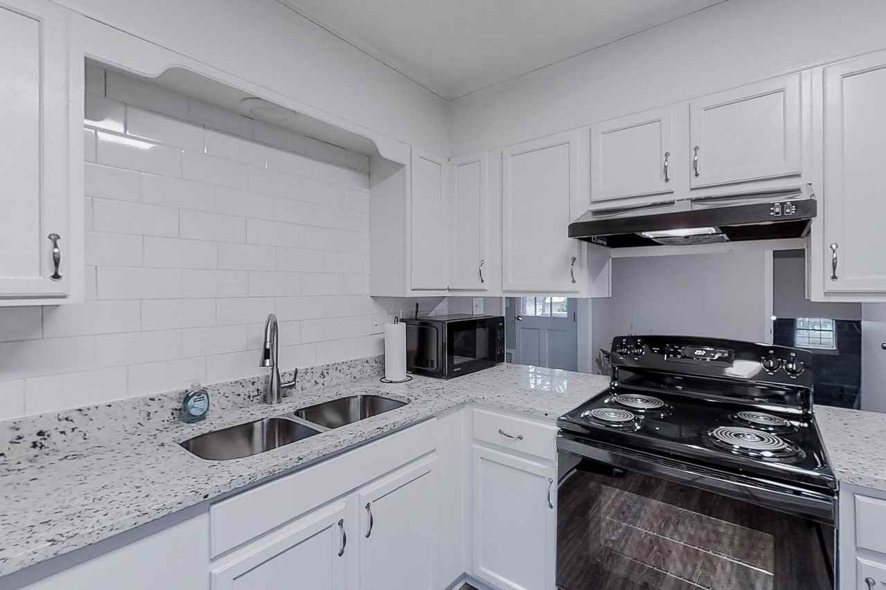 Anderson Dr - Photo 3 of 8