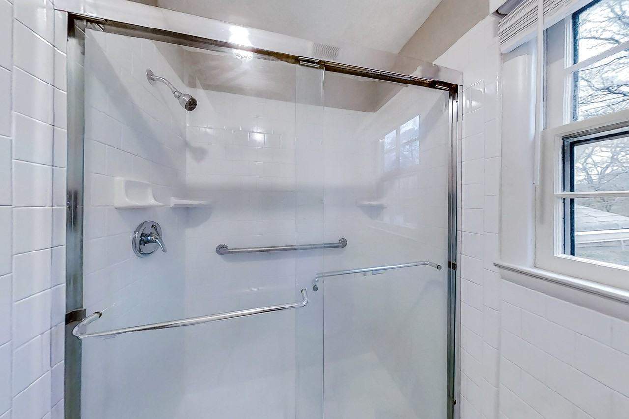 Anderson Dr - Photo 4 of 8