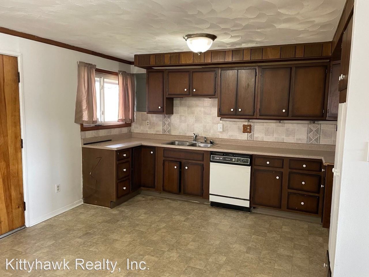 5485 Brandt Pike - Photo 2 of 8