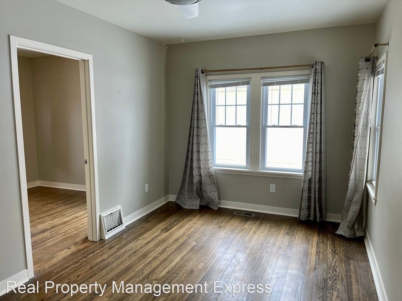 2418 S Main Ave - Photo 2 of 10