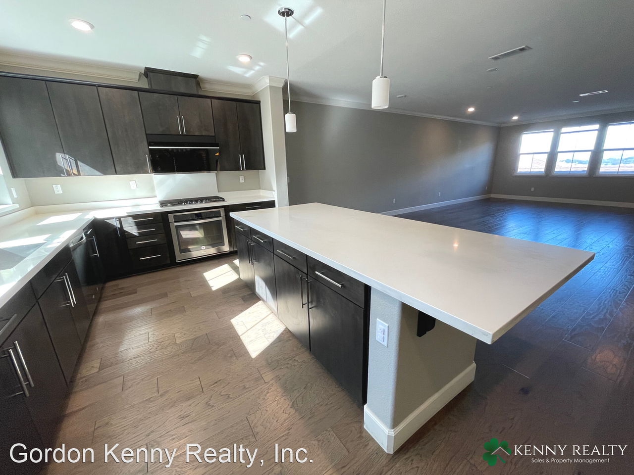 1025 Ocean View Ave - Photo 2 of 34