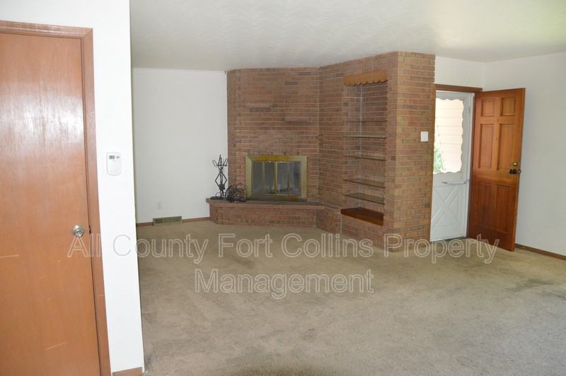 1208 Baker St - Photo 3 of 19