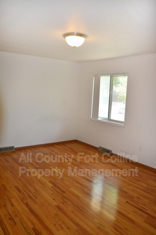 1208 Baker St - Photo 7 of 19