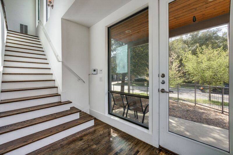 2522 N Henderson Ave #3 - Photo 3 of 17