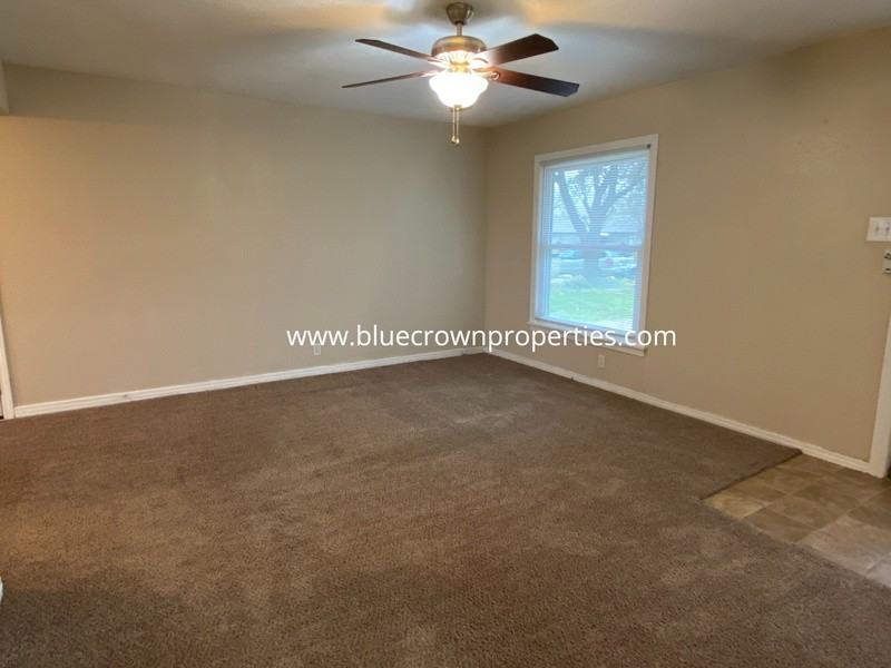 723 Circle Dr - Photo 2 of 11