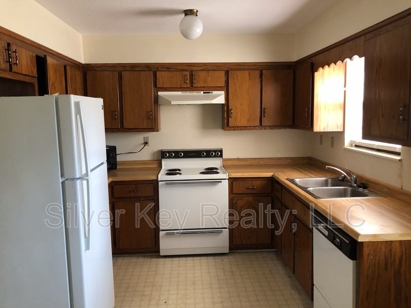 823 Englewood Rd #13 - Photo 2 of 10