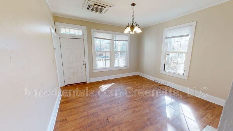 304 Shaw St - Photo 2 of 10