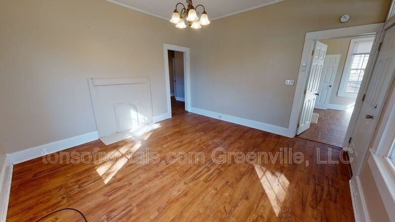 304 Shaw St - Photo 4 of 10