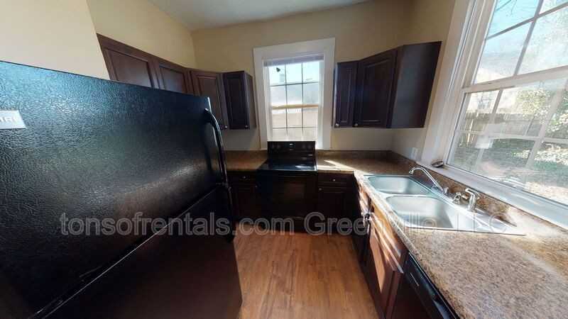304 Shaw St - Photo 5 of 10