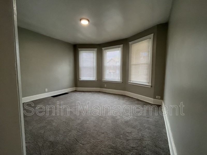 6326 Vinewood St - Photo 3 of 9