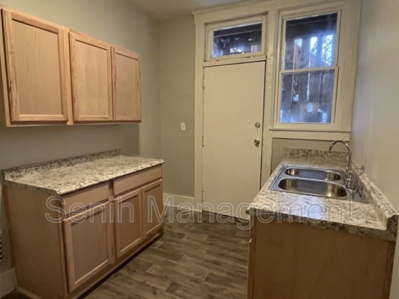 6326 Vinewood St - Photo 4 of 9