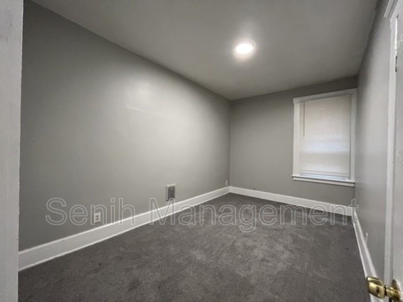 6326 Vinewood St - Photo 5 of 9