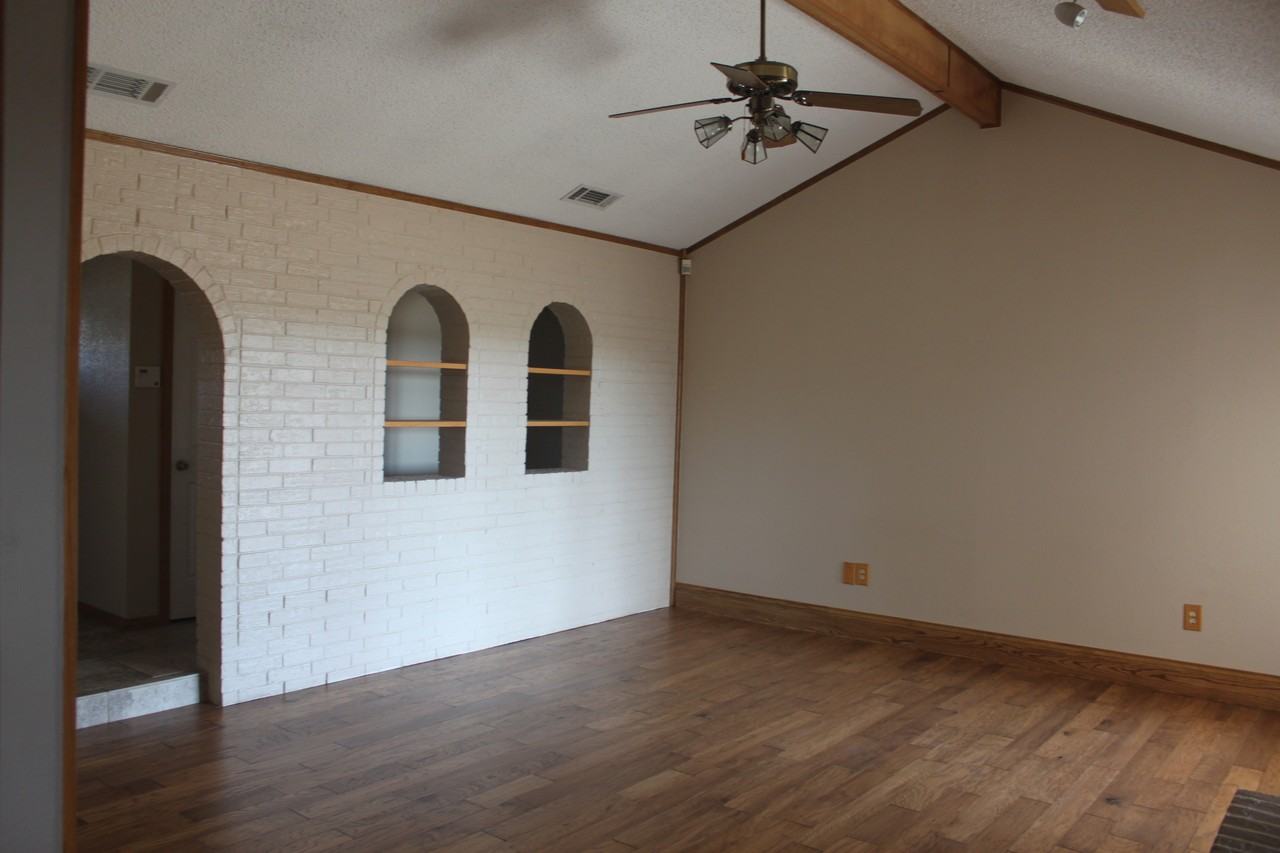 11072 Foutch Rd - Photo 3 of 50