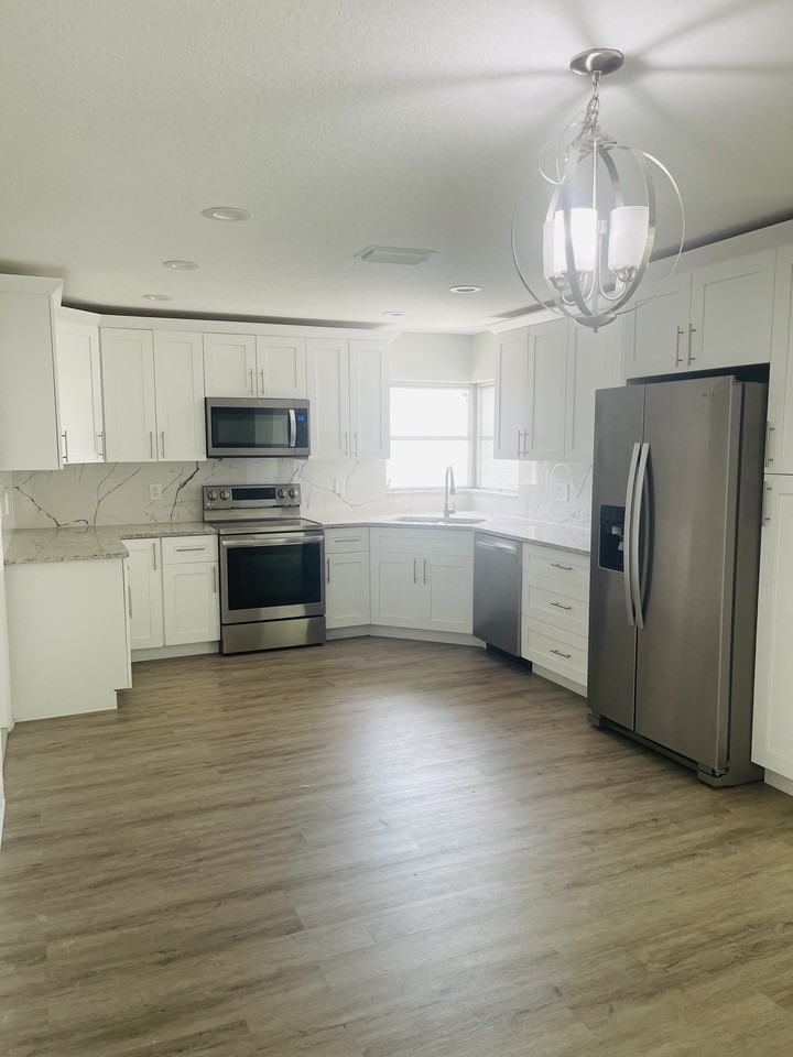 1637 Souvenir Dr - Photo 2 of 17