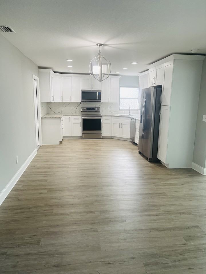 1637 Souvenir Dr - Photo 3 of 17