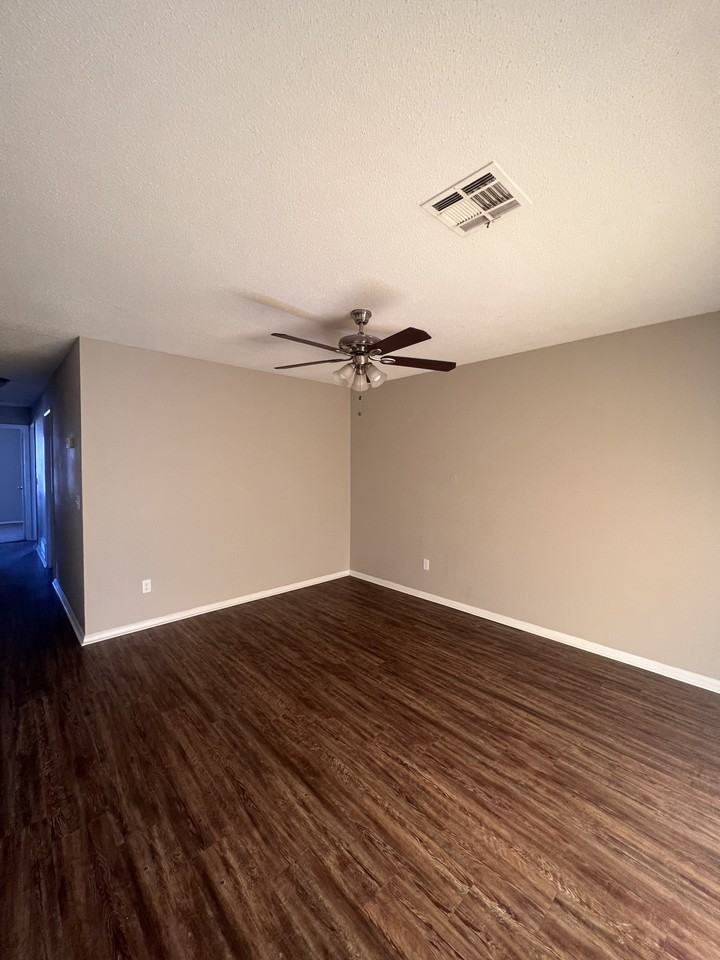 3416 Sw 20th St - Photo 2 of 9