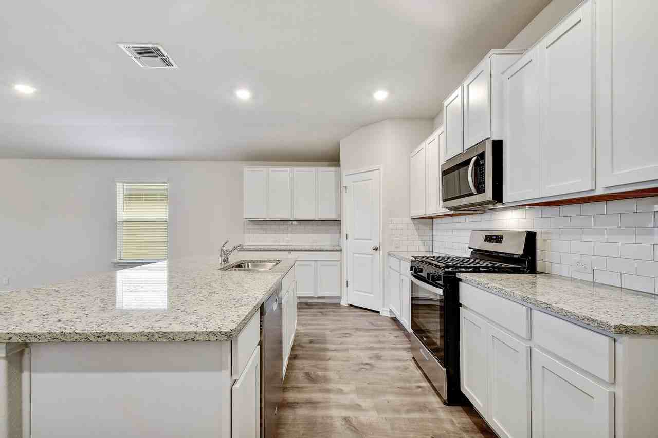 14042 Mudstone St - Photo 4 of 26